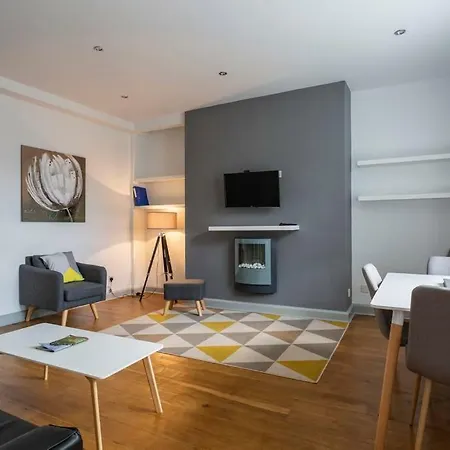 Spacious Central Chic Apartment - Simplycheckin Winchester Exterior photo