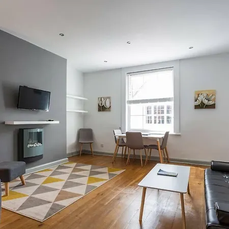 Spacious Central Chic Apartment - Simplycheckin Winchester Exterior photo