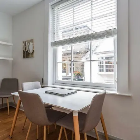 Spacious Central Chic Apartment - Simplycheckin Winchester Exterior photo