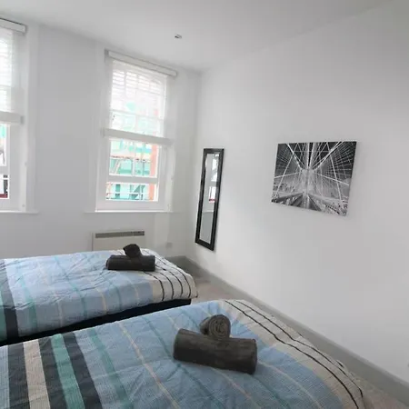 Spacious Central Chic Apartment - Simplycheckin Winchester Exterior photo