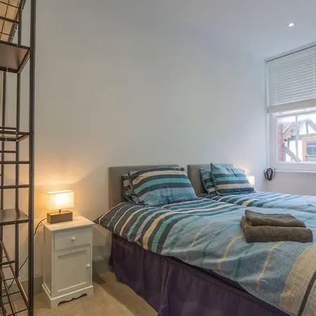 Spacious Central Chic Apartment - Simplycheckin Winchester Exterior photo