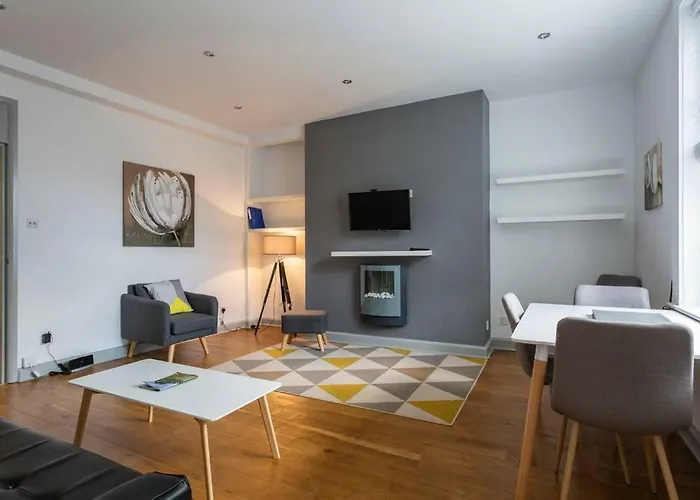 Spacious Central Chic Apartment - Simplycheckin