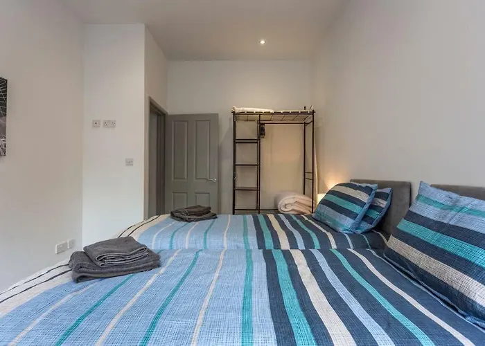 Spacious Central Chic Apartment - Simplycheckin