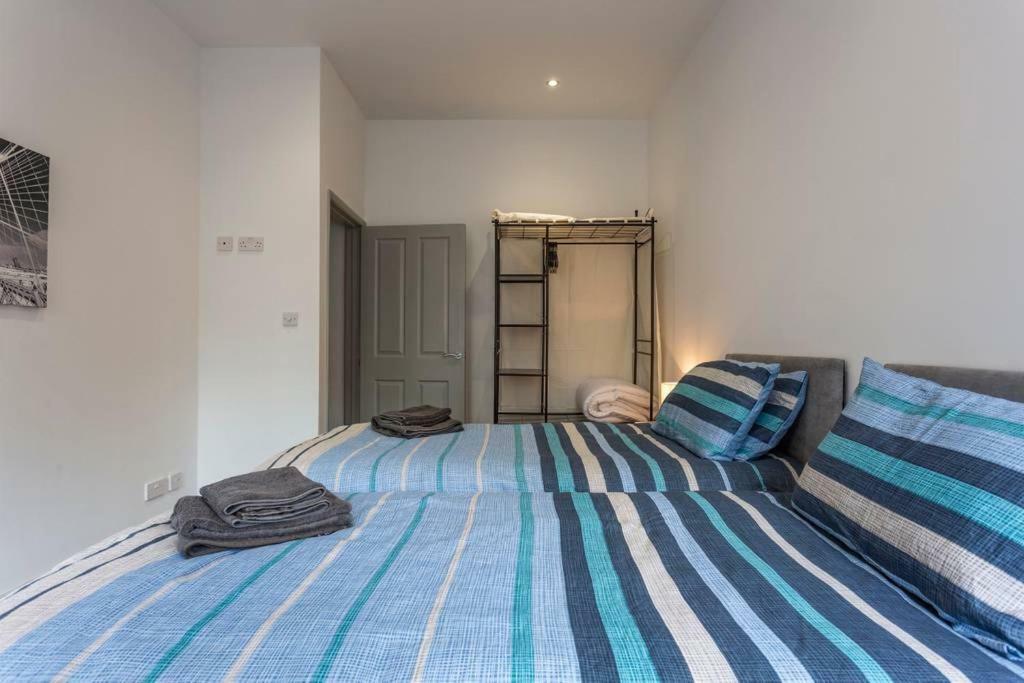 Spacious Chic - Simplycheckin Apartment *