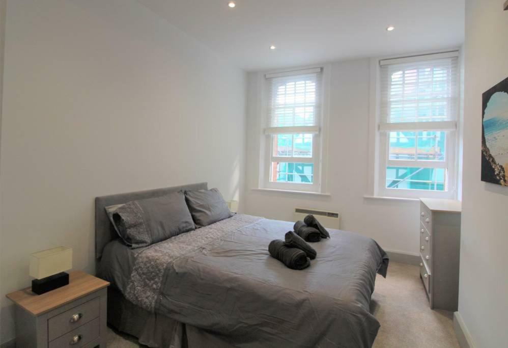 Spacious Chic - Simplycheckin Winchester